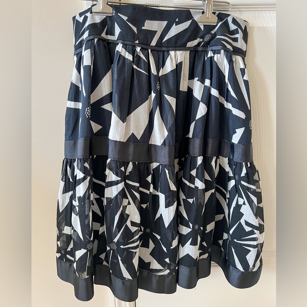 Zara women’s Y2K pleated A-line black and white floral midi skirt size S